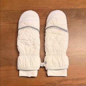 Lululemon white mitts